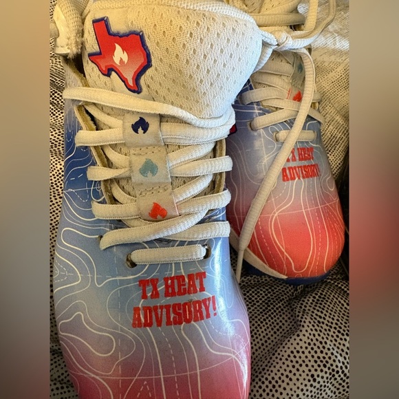 Pre-Loved Kids under Armor 
3.5 Y &  2.5 Y
2pair Colorful Cleats - Picture 2 of 12